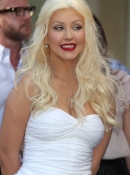 Christina_Aguilera_is_honored_with_a_Star_on_the_Hollywood_Walk_of_Fame_-_November_15_-_Christina_Aguilera_Daily_00040.jpg