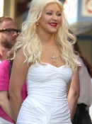 Christina_Aguilera_is_honored_with_a_Star_on_the_Hollywood_Walk_of_Fame_-_November_15_-_Christina_Aguilera_Daily_00041.jpg