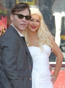 Christina_Aguilera_is_honored_with_a_Star_on_the_Hollywood_Walk_of_Fame_-_November_15_-_Christina_Aguilera_Daily_00043.jpg