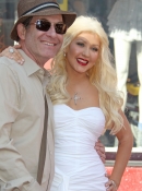 Christina_Aguilera_is_honored_with_a_Star_on_the_Hollywood_Walk_of_Fame_-_November_15_-_Christina_Aguilera_Daily_00046.jpg