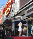 Christina_Aguilera_is_honored_with_a_Star_on_the_Hollywood_Walk_of_Fame_-_November_15_-_Christina_Aguilera_Daily_00060.jpg