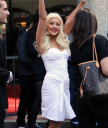 Christina_Aguilera_is_honored_with_a_Star_on_the_Hollywood_Walk_of_Fame_-_November_15_-_Christina_Aguilera_Daily_00161.jpg
