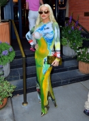 Christina_Aguilera_spotted_out_in_SoHo2C_New_York_002.jpg