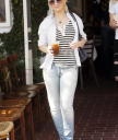 Christina_Aguilera_went_shopping_at_Fred_Segal_-_March_31_-_Christina_Aguilera_Daily_027.jpg