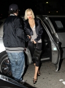 Christina_Arrives_at_Wonderland_Nightclub_-_January_29_-_Christina_Aguilera_Daily_05.jpg