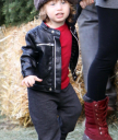 Christina___Max_went_to_Mr_Greentrees_in_West_Hollywood_-_December_6_-_Christina_Aguilera_Daily_033.jpg
