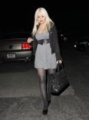 Christina_and_Matt_Leaving_Nobu_Matsuhisa_Restaurant_-_January_27_-_Christina_Aguilera_Daily_016.jpg