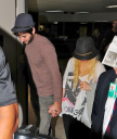 Christina_and_Matt_arriving_LAX_Airport_-_August_20_-_Christina_Aguilera_Daily_009.jpg
