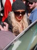 Christina_and_Matt_at_Blu_Jam_Cafe_-_December_31__-_Christina_Aguilera_Daily_002.jpg