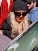 Christina_and_Matt_at_Blu_Jam_Cafe_-_December_31__-_Christina_Aguilera_Daily_003.jpg
