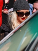 Christina_and_Matt_at_Blu_Jam_Cafe_-_December_31__-_Christina_Aguilera_Daily_004.jpg