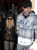 Christina_and_Matt_at_the_Ivy_Restaurant_In_Hollywood_-_December_31_-_Christina_Aguilera_Daily_031.jpg