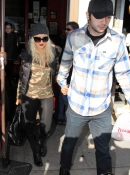 Christina_and_Matt_at_the_Ivy_Restaurant_In_Hollywood_-_December_31_-_Christina_Aguilera_Daily_034.jpg