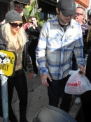 Christina_and_Matt_at_the_Ivy_Restaurant_In_Hollywood_-_December_31_-_Christina_Aguilera_Daily_037.jpg