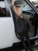 Christina_and_Matt_at_the_Ivy_Restaurant_In_Hollywood_-_December_31_-_Christina_Aguilera_Daily_040.jpg