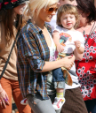 Christina_and_family_at_Mr__Bones_Pumpkin_Patch_in_Beverly_Hills_-_October_11_-_Christina_Aguilera_Daily_0084.jpg