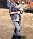 Christina_and_family_at_Mr__Bones_Pumpkin_Patch_in_Beverly_Hills_-_October_11_-_Christina_Aguilera_Daily_0086.jpg