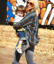 Christina_and_family_at_Mr__Bones_Pumpkin_Patch_in_Beverly_Hills_-_October_11_-_Christina_Aguilera_Daily_0108.jpg
