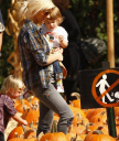Christina_and_family_at_Mr__Bones_Pumpkin_Patch_in_Beverly_Hills_-_October_11_-_Christina_Aguilera_Daily_0130.jpg