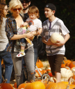 Christina_and_family_at_Mr__Bones_Pumpkin_Patch_in_Beverly_Hills_-_October_11_-_Christina_Aguilera_Daily_0143.jpg