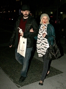 Christmas_shopping_at_the_Grove_-_December_21_-_Christina_Aguilera_Daily_001.jpg