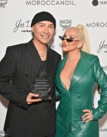 Daily_s_Fashion_Los_Angeles_Awards_Christina_Aguilera_-_Xtina_Daily_00008_~0.jpg