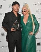 Daily_s_Fashion_Los_Angeles_Awards_Christina_Aguilera_-_Xtina_Daily_00010_~0.jpg