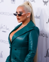 Daily_s_Fashion_Los_Angeles_Awards_Christina_Aguilera_-_Xtina_Daily_00017_~0.jpg