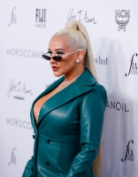 Daily_s_Fashion_Los_Angeles_Awards_Christina_Aguilera_-_Xtina_Daily_00018_~0.jpg
