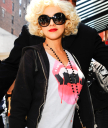 Enters_her_Soho_hotel_-_May_7_-_Christina_Aguilera_Daily_0007.jpg