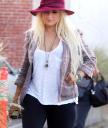 Going_to_the_recording_studio_-_June_23_-_Christina_Aguilera_Daily_002.jpg