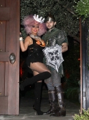 Halloween_Party_At_Her_Home_-_October_27_-_Christina_Aguilera_Daily_009.jpg
