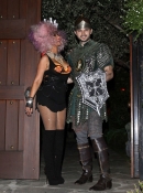 Halloween_Party_At_Her_Home_-_October_27_-_Christina_Aguilera_Daily_013.jpg