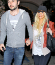 In_Malibu_With_Matt_-_November_13_-_Christina_Aguilera_Daily_003.jpg
