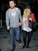 In_Malibu_With_Matt_-_November_13_-_Christina_Aguilera_Daily_006.jpg