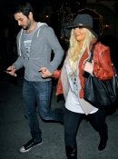 In_Malibu_With_Matt_-_November_13_-_Christina_Aguilera_Daily_010.jpg