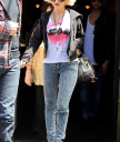 Leaves_her_Soho_hotel_-_May_7_-_Christina_Aguilera_Daily_006.jpg