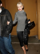 Leaving_a_Take_Out_Restaurant_in_LA_with_Jordan_-_December_6_-_Christina_Aguilera_Daily_003.jpg
