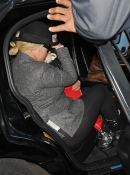 Leaving_her_hotel_in_New_York_-_January_2__-_Christina_Aguilera_Daily_04.jpg