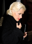 Leaving_the_Mercer_Hotel_in_New_York_-_June_9_-_Christina_Aguilera_Daily_002.jpg
