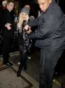 Mahiki_Night_Club_at_2_30am_-_December_13_-_Christina_Aguilera_Daily_0003.jpg