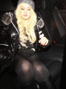 Mahiki_Night_Club_at_2_30am_-_December_13_-_Christina_Aguilera_Daily_0007.jpg