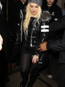 Mahiki_Night_Club_at_2_30am_-_December_13_-_Christina_Aguilera_Daily_0011.jpg