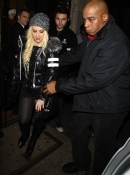 Mahiki_Night_Club_at_2_30am_-_December_13_-_Christina_Aguilera_Daily_0013.jpg