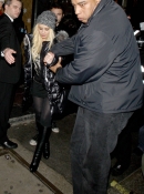 Mahiki_Night_Club_at_2_30am_-_December_13_-_Christina_Aguilera_Daily_0014.jpg