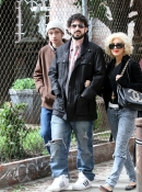 Mother_s_Day_Shopping_in_Soho_-_May_9_-_Christina_Aguilera_Daily_0001.jpg