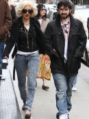 Mother_s_Day_Shopping_in_Soho_-_May_9_-_Christina_Aguilera_Daily_0002.jpg