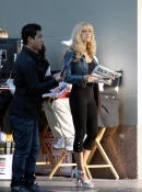 On_the_set_of_Burlesque_in_Los_Angeles_-_January_11_-_Christina_Aguilera_Daily_004~0.jpg