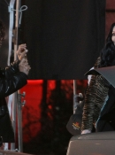 On_the_set_of_Burlesque_in_Los_Angeles_-_January_8_-_Christina_Aguilera_Daily_002.jpg