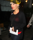 Out_casting_her_vote_in_Beverly_Hills_-_November_4_-_Christina_Aguilera_Daily_007.jpg